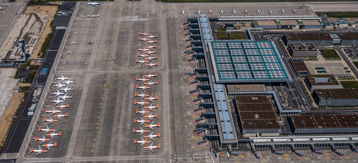 Luftaufnahme des BER-Flughafengeländes